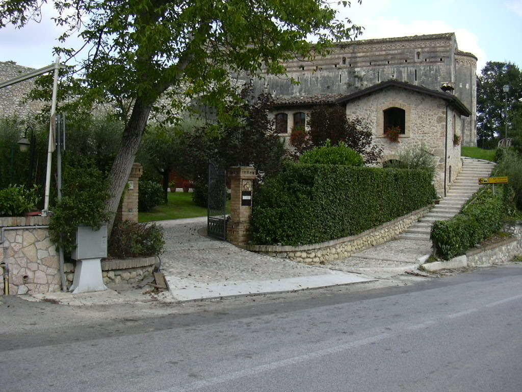 Agriturismo San Giovanni Ad Insulam Isola del Gran Sasso d'Italia Exterior photo